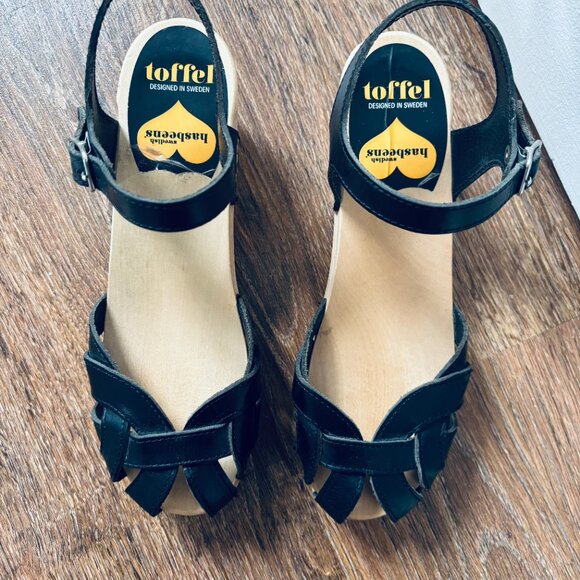 Swedish Hasbeens Black and Tan Sandals - Picture 2 of 5